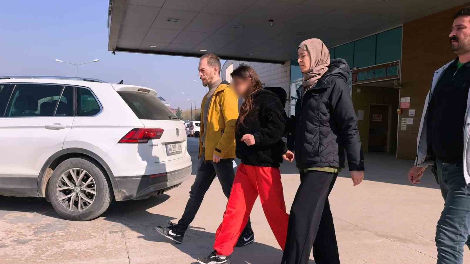 Bursa’da genç kızların bıçaklı kavgası: 1 şüpheli adliyeye sevk edildi