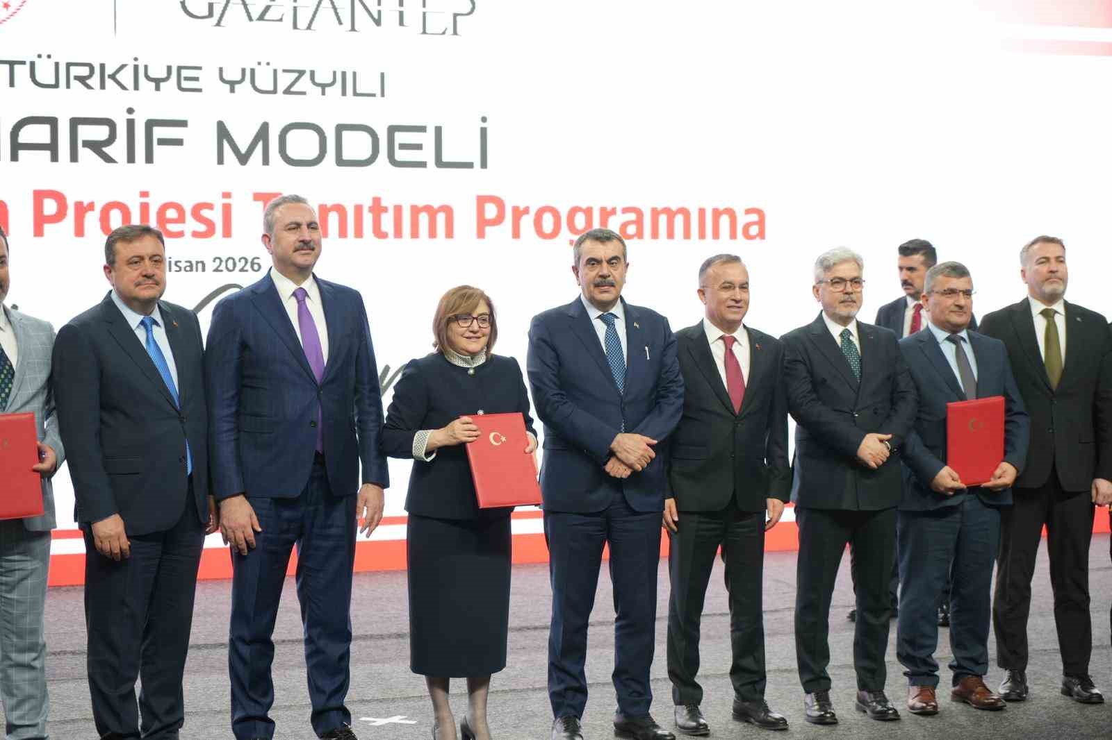 Bakan Tekin: "T&uuml;rkiye&rsquo;ye &ouml;zg&uuml; bir model inşa ettik diye eleştiriyorlar"
