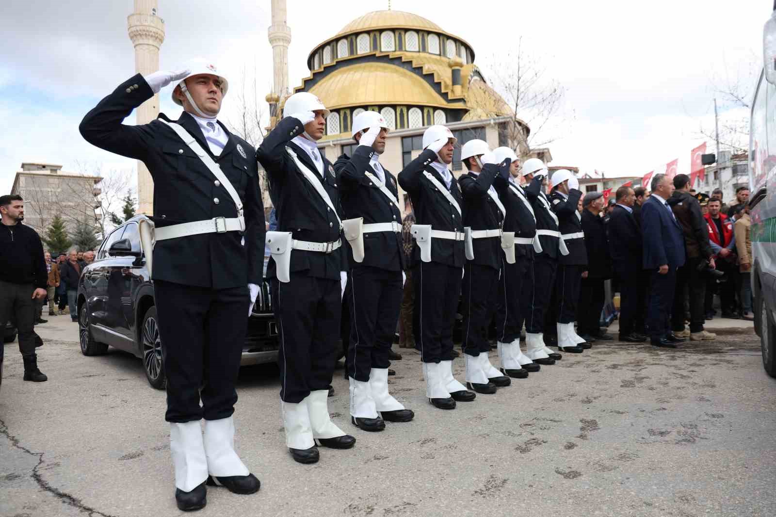 Elazığ şehidini son yolculuğuna uğurladı