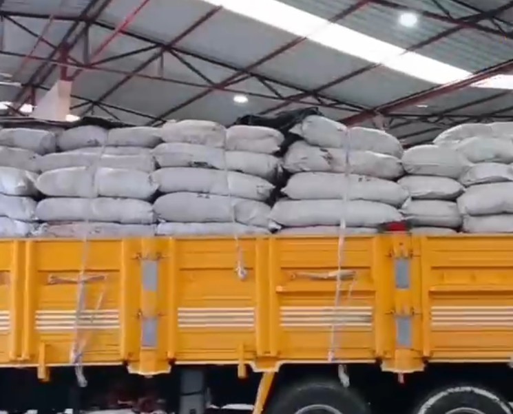 Antalya&rsquo;da ka&ccedil;ak kozmetik &uuml;retimi yapılan depoya baskın: 65 milyon liralık sahte &uuml;r&uuml;n ele ge&ccedil;irildi
