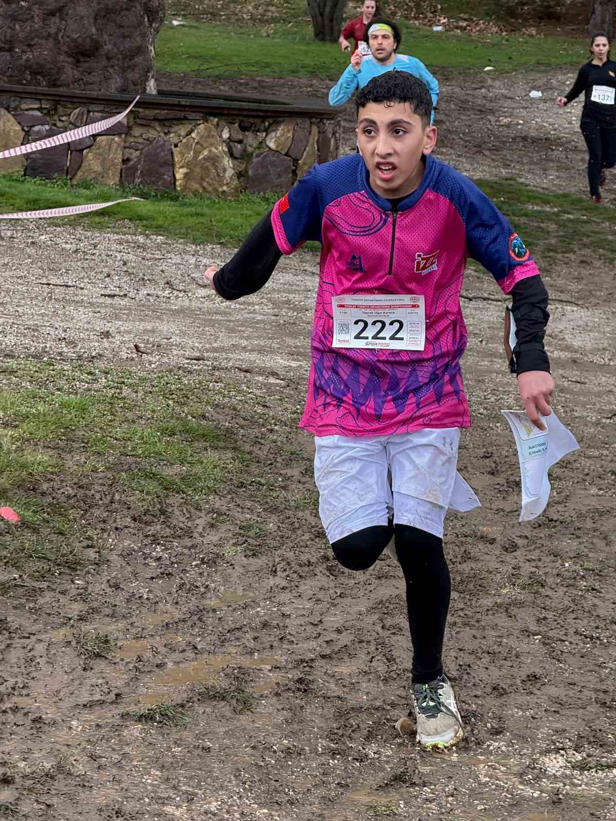 Aliağalı oryantiring sporcuları şampiyonadan 6 dereceyle döndü