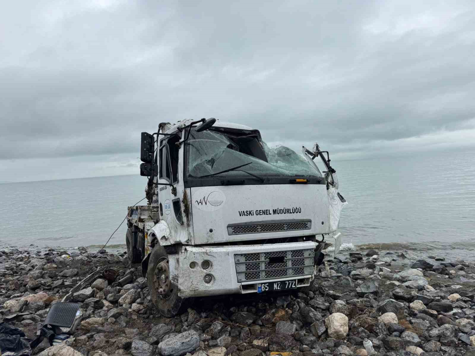 VASKİ&rsquo;ye ait vin&ccedil; kaza yaptı: 1 yaralı
