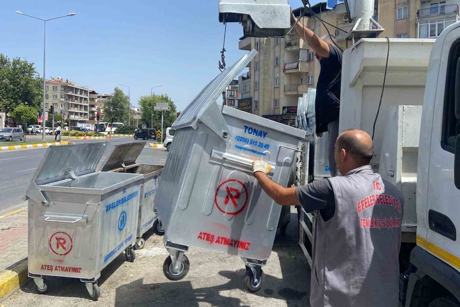 Efeler&rsquo;de &ccedil;&ouml;p konteynerleri yenileniyor
