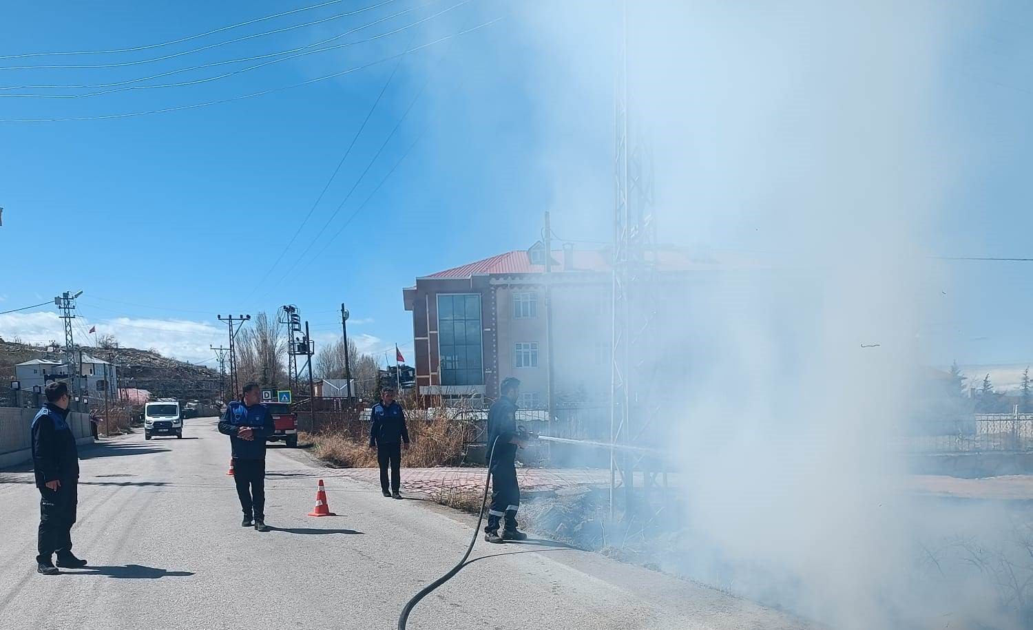 Van&rsquo;da anız yangını
