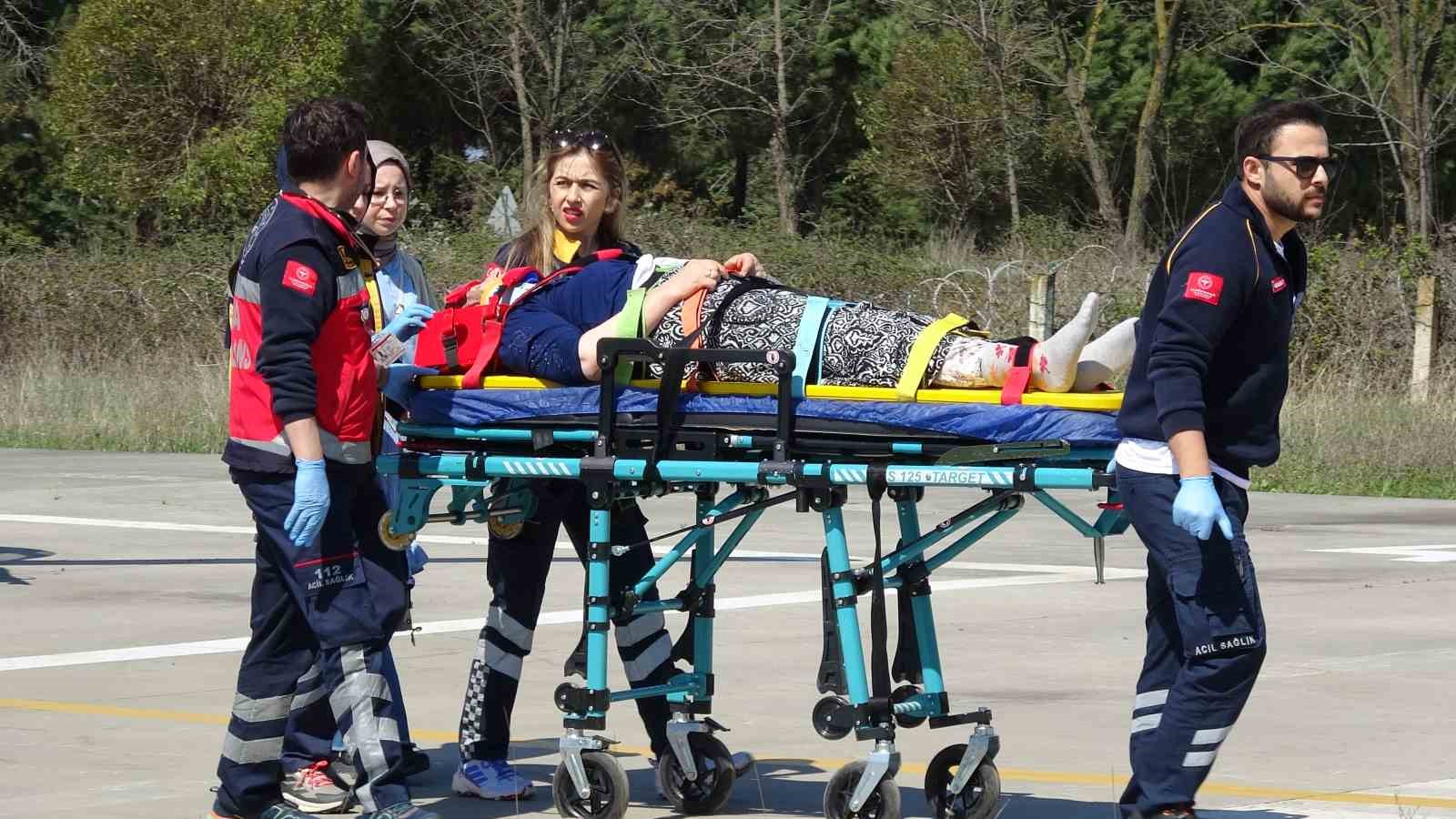 5 metre y&uuml;kseklikten d&uuml;şen kadının imdadına ambulans helikopter yetişti

