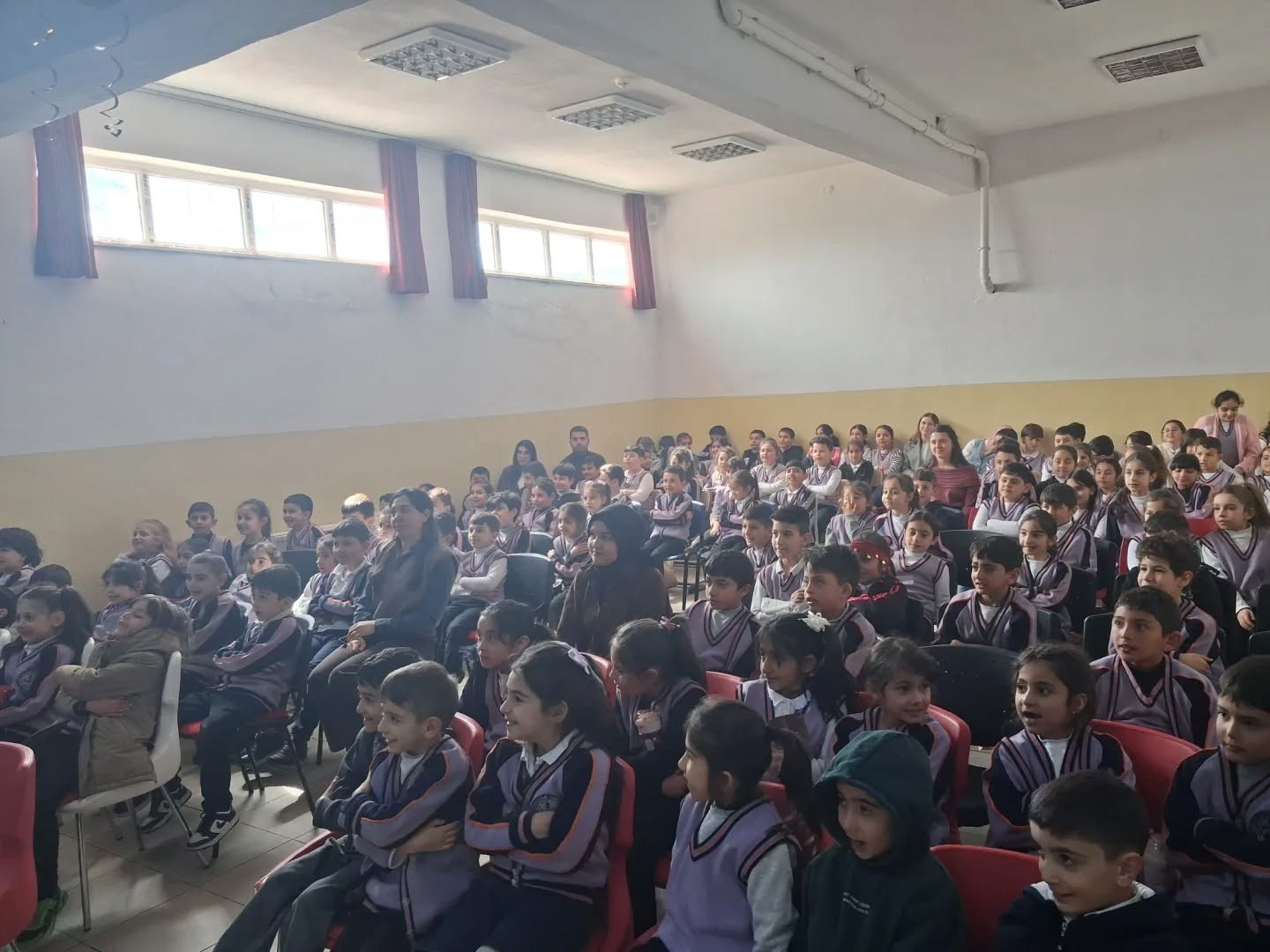 &Ccedil;ıldırlı &ccedil;ocuklara siharbaz s&uuml;rprizi
