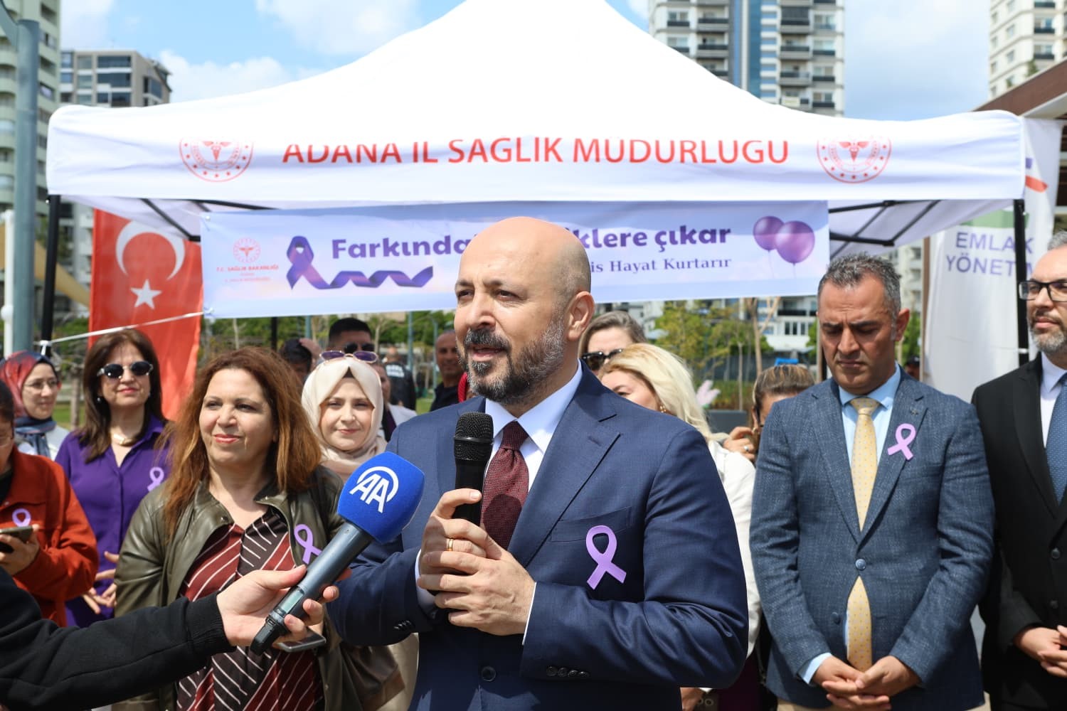 Adana&rsquo;da g&ouml;ky&uuml;z&uuml;ne mor balonlar bırakıldı
