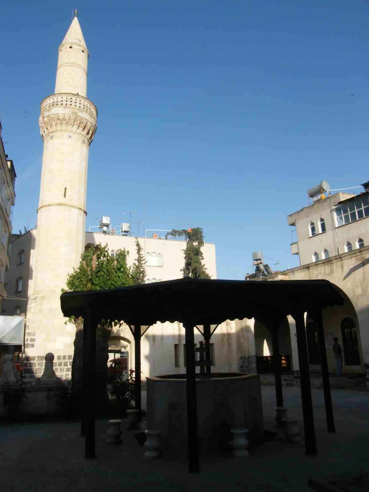 Kilis&rsquo;te tarihi eserler y&uuml;r&uuml;t&uuml;len restorasyon &ccedil;alışmalarıyla yeniden ayağa kaldırılıyor
