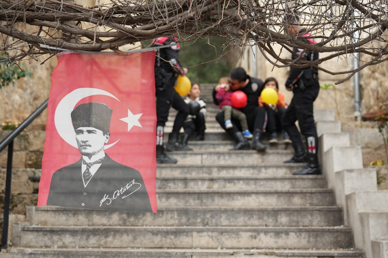 Kozan&rsquo;da 52 karede "G&uuml;ven ve Fedak&acirc;rlık" sergisi
