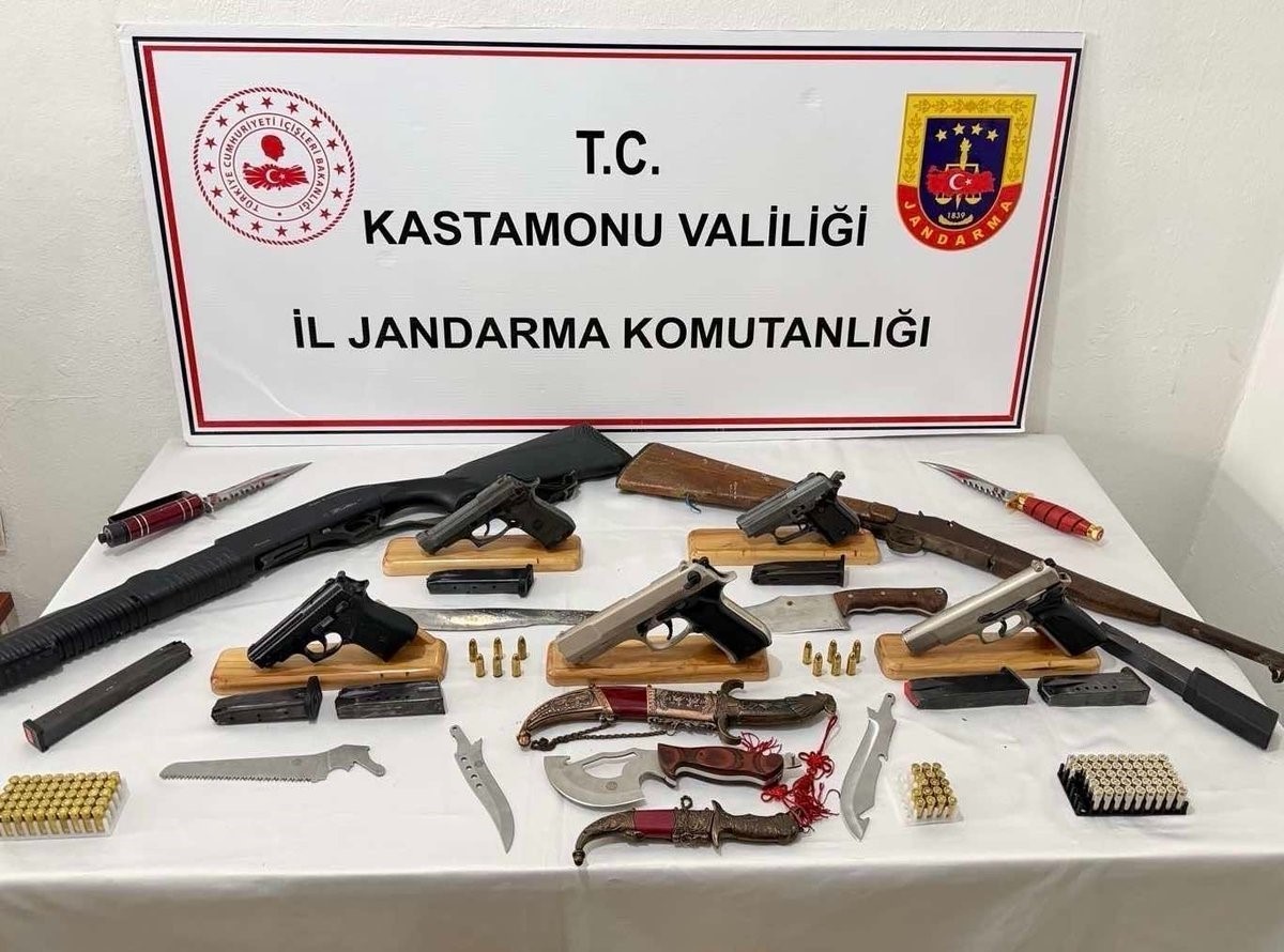 Kastamonu&rsquo;da &ccedil;ok sayıda silah ele ge&ccedil;irildi: 7 g&ouml;zaltı
