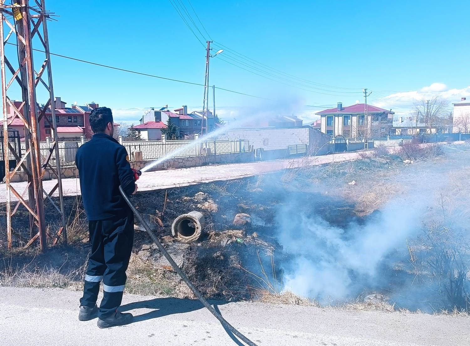 Van’da anız yangını