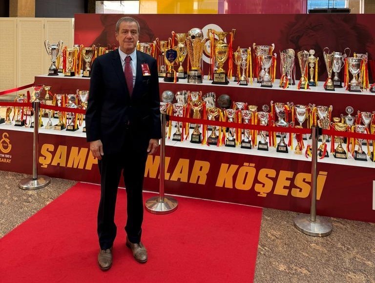 Eski Galatasaraylı y&ouml;neticilerden Lucescu s&ouml;zleri
