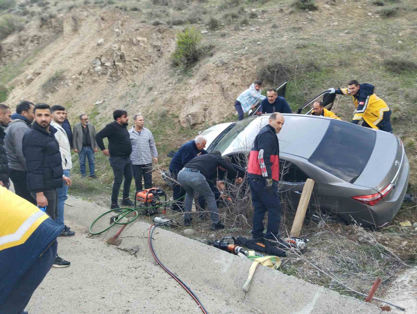 Sivas’ın Suşehri ilçesinde trafik kazası,  3 yaralı