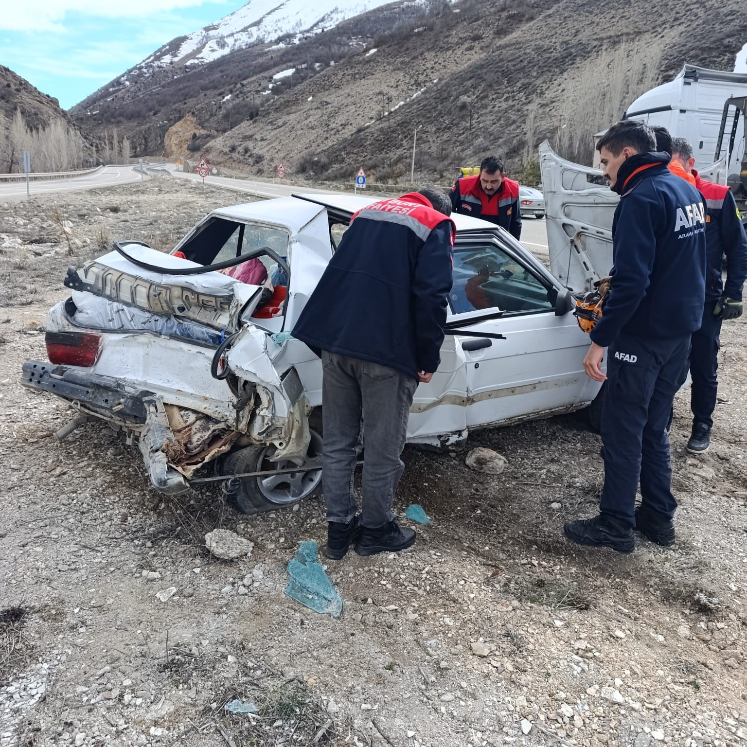 Bayburt’ta tır otomobile çarptı: 3 yaralı