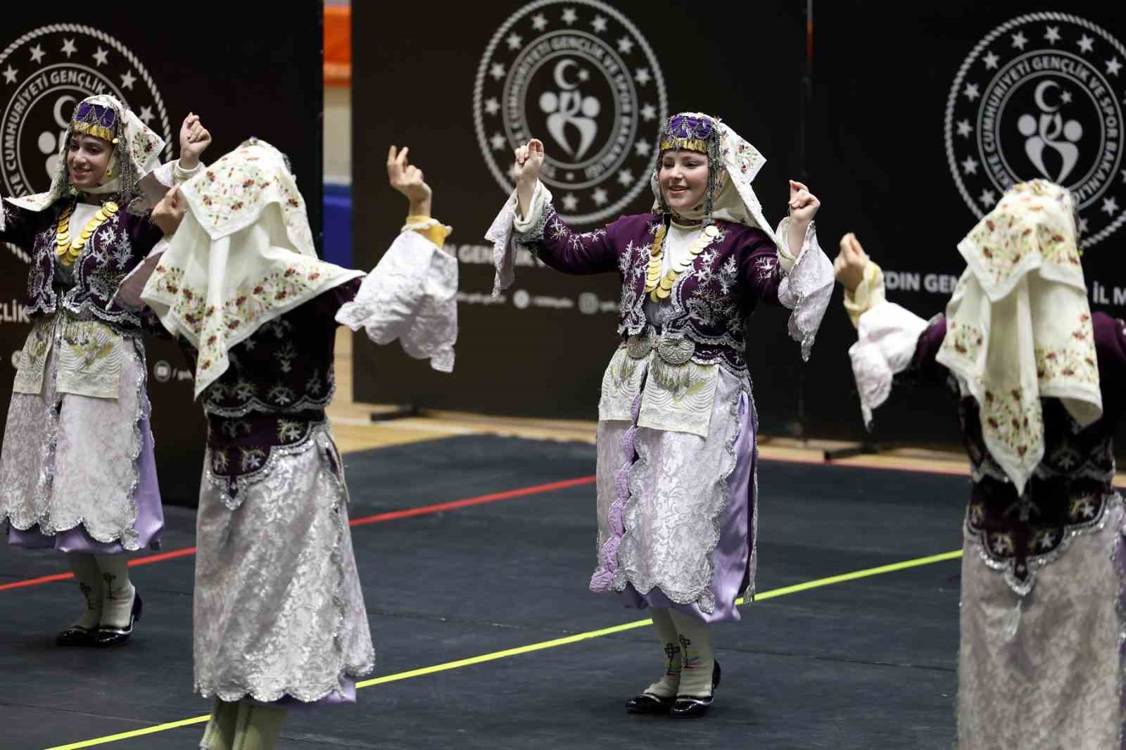 Aydın Büyükşehir Belediyesi Halk Oyunları ekibinden birincilik