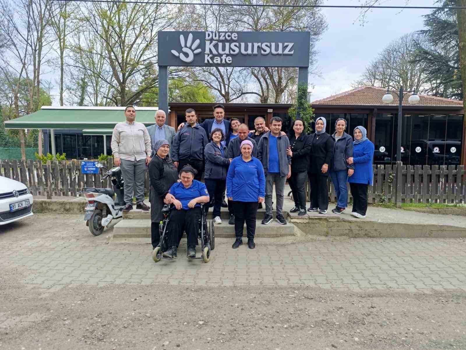 Başsavcı Emre’den engelleri aşan kafeye özel ziyaret