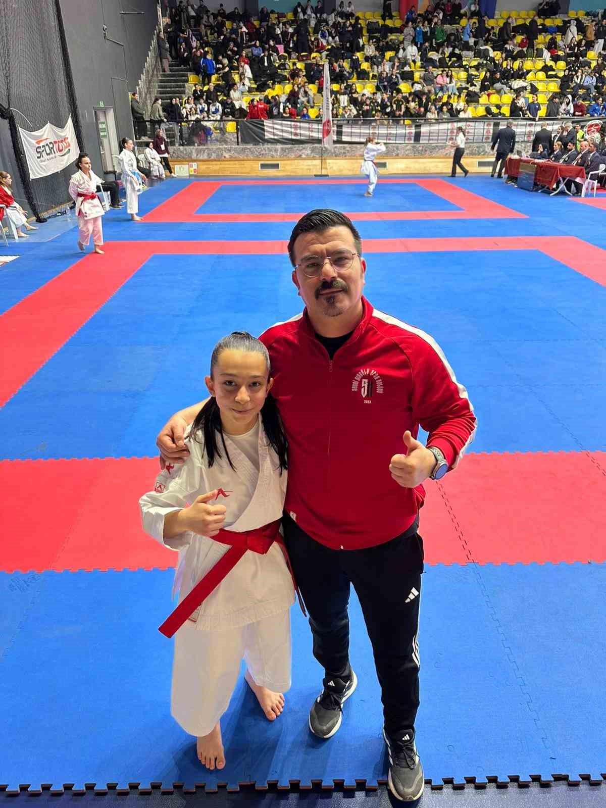 Azra Coşkun’dan Türkiye ikinciliği