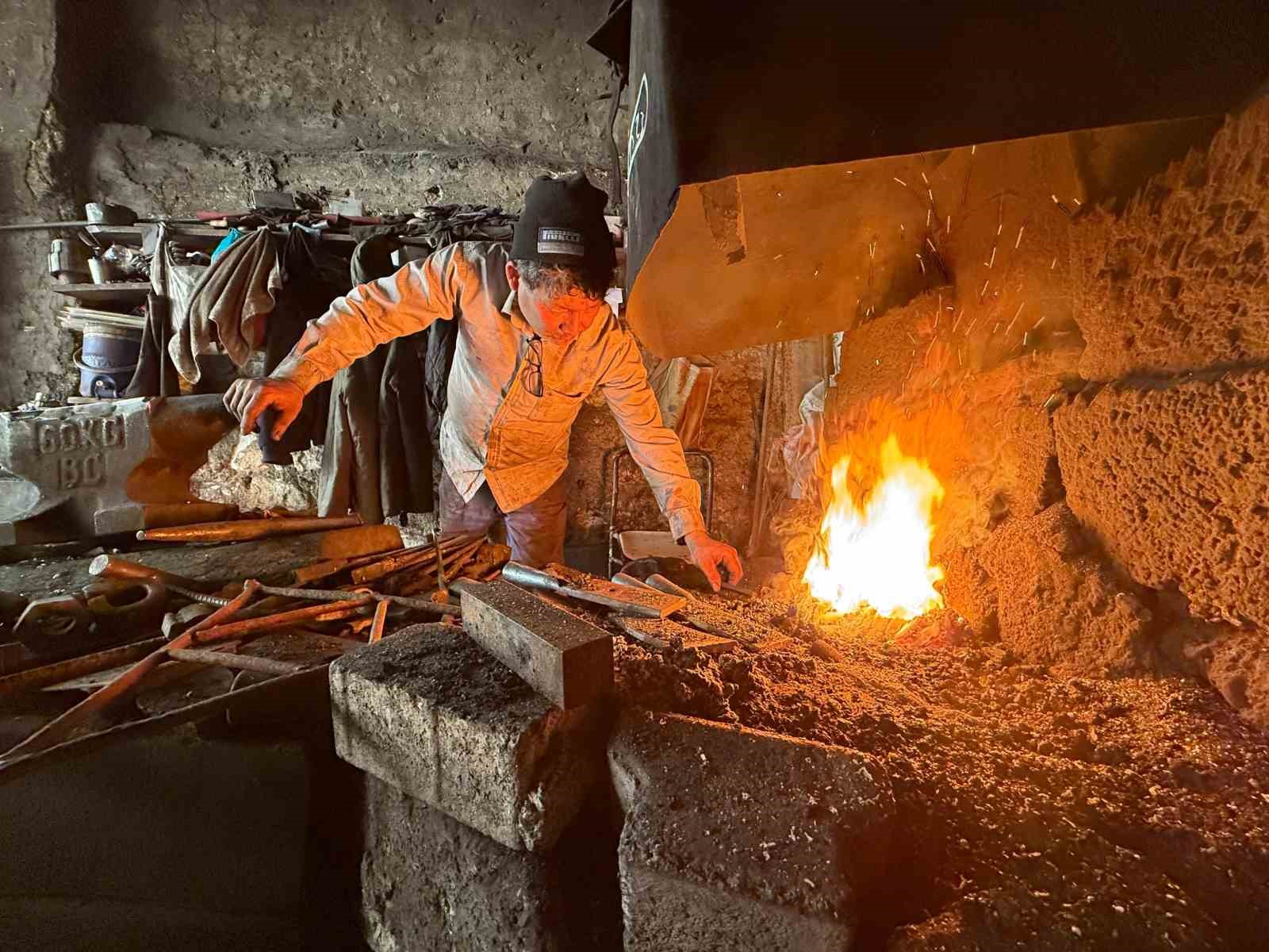 Silifke’de demircilik mesleği yok olmak üzere