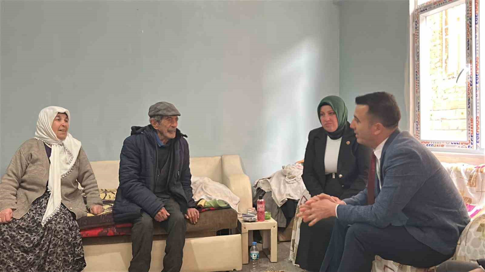 Bağlar Kaymakamı &Ouml;zdemir, esnaf ve vatandaşlarla bir araya geldi
