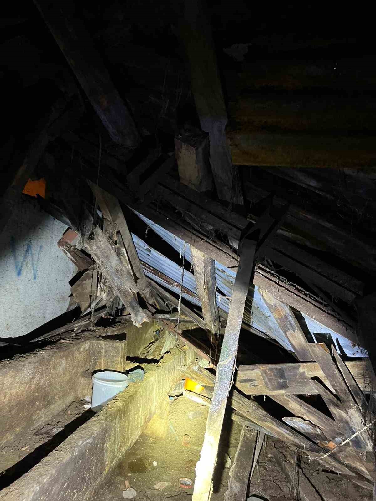 Yozgat’ta ahır çöktü, hayvanlar AFAD’ın yardımıyla kurtarıldı