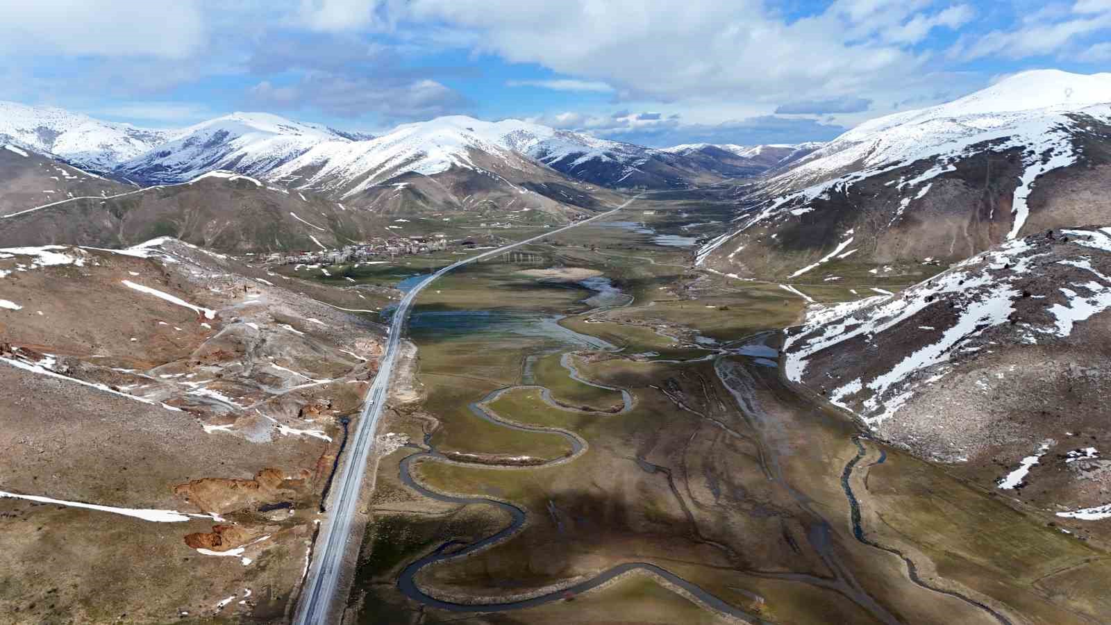 G&uuml;zeldere menderesleri baharla birlikte yeniden canlandı
