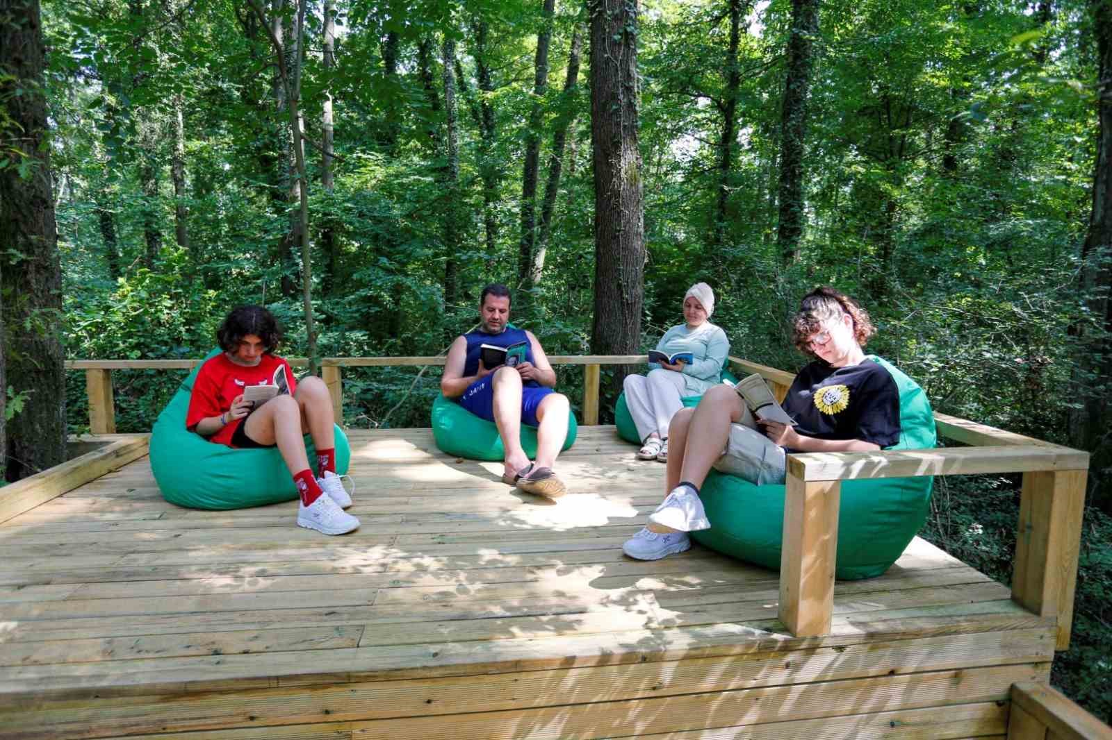 Orman K&uuml;t&uuml;phanesi&rsquo;nde kuş sesleri eşliğinde okuma keyfi
