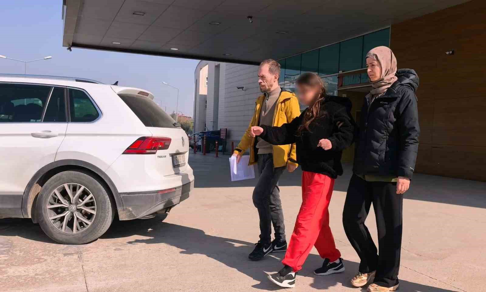 Bursa&rsquo;da gen&ccedil; kızların bı&ccedil;aklı kavgası: 1 tutuklama
