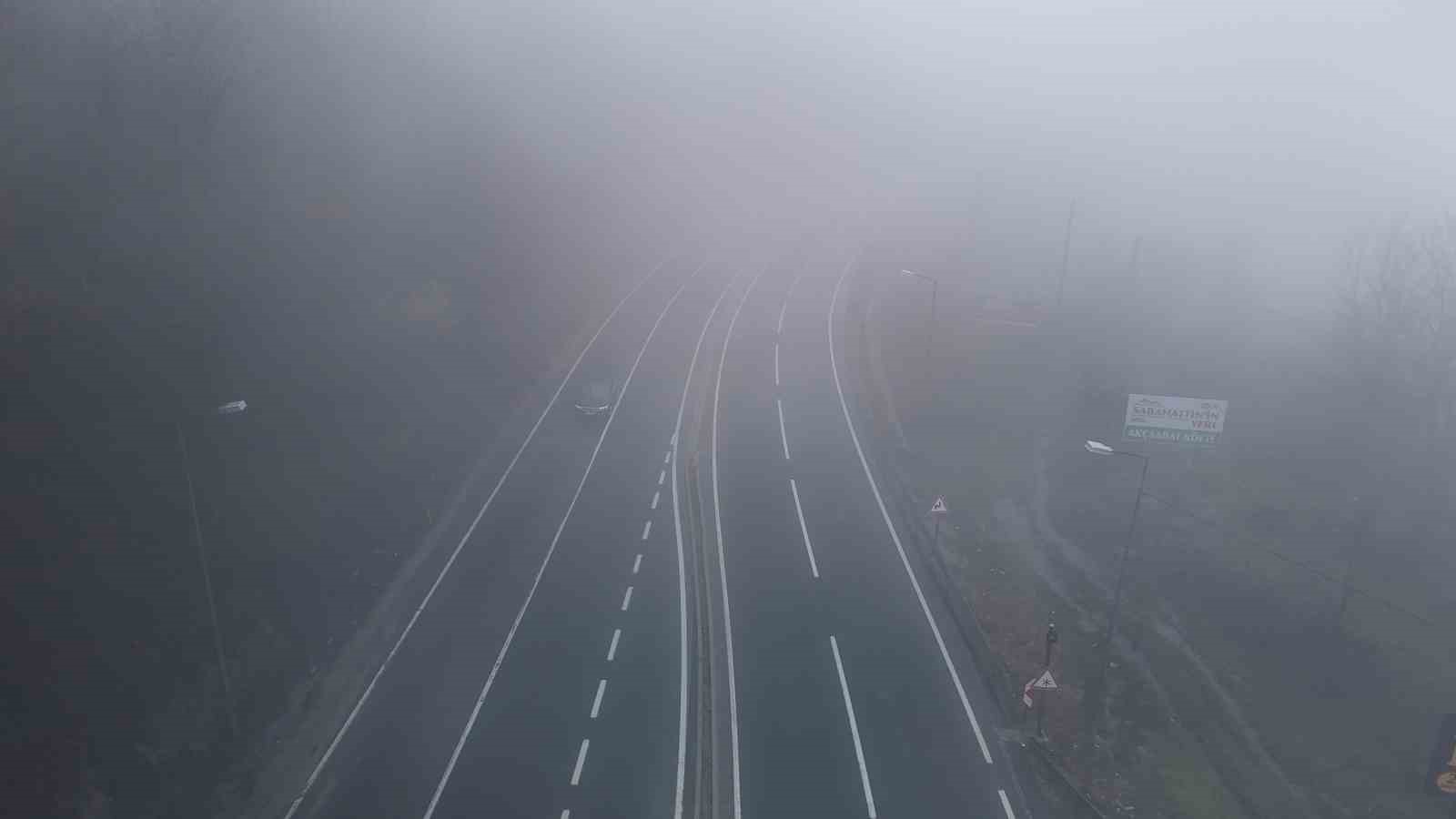 Bolu Dağı&rsquo;nda sis ve sağanak etkili oluyor
