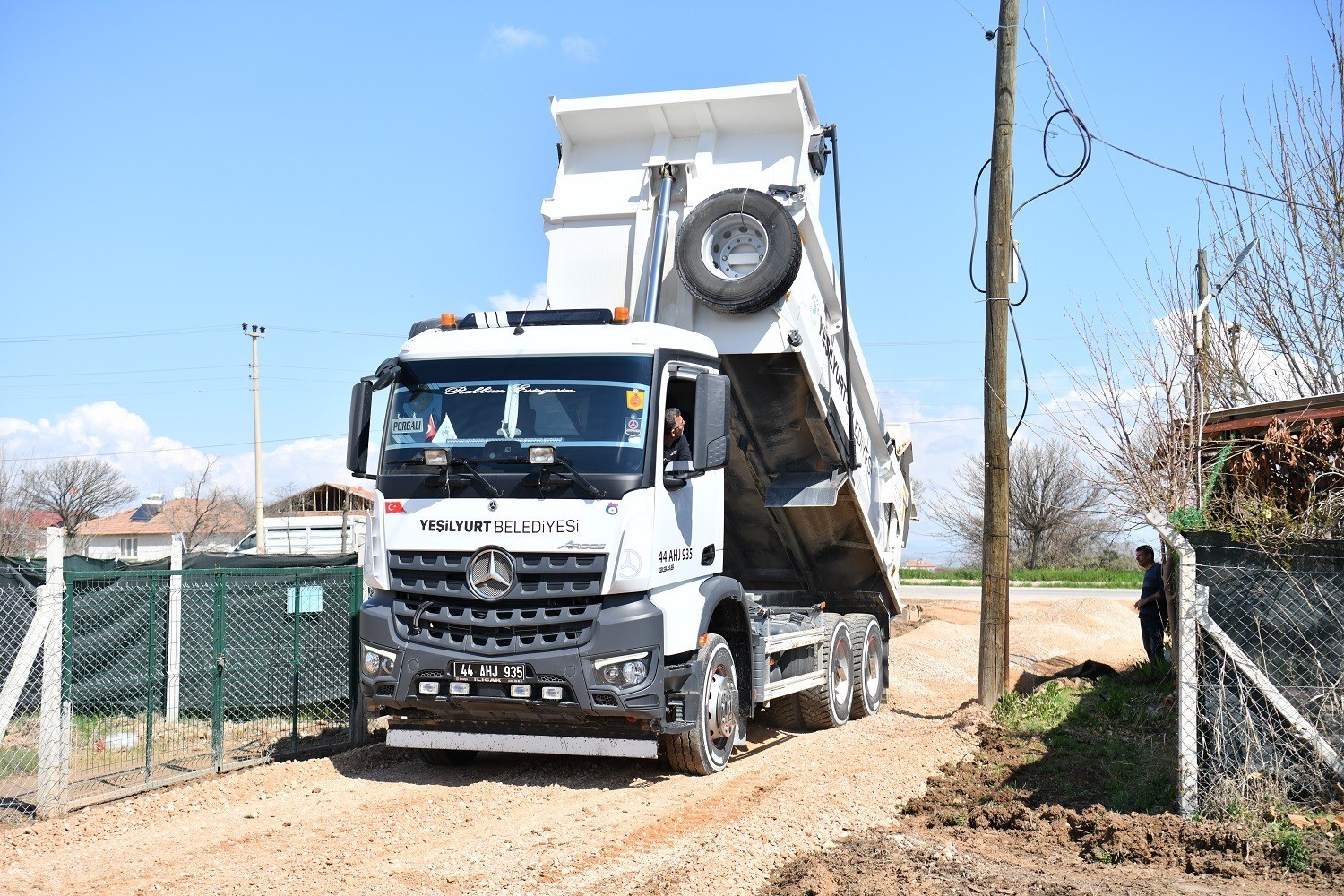 Başkan Ge&ccedil;it: "Dilek Mahallesi&rsquo;nde yol kalitesi y&uuml;kseliyor"
