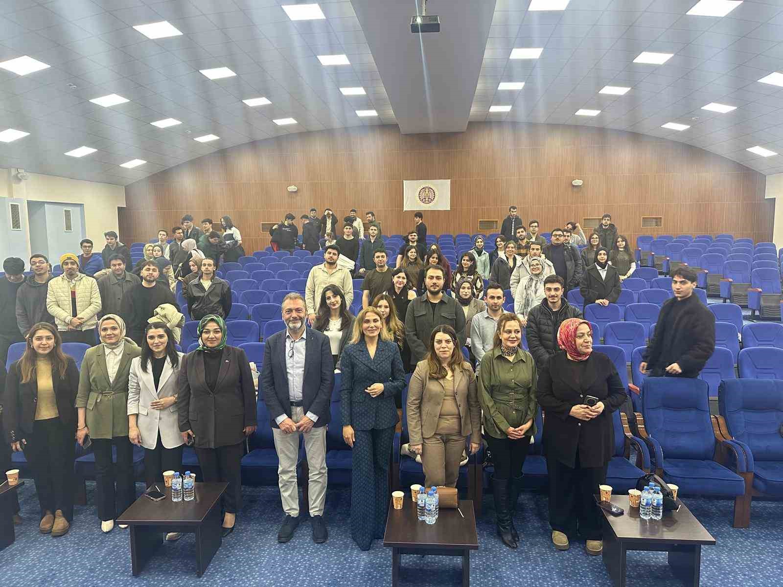 Atat&uuml;rk &Uuml;niversitesi&rsquo;nde gen&ccedil; m&uuml;hendislere hukuki bilgilendirme
