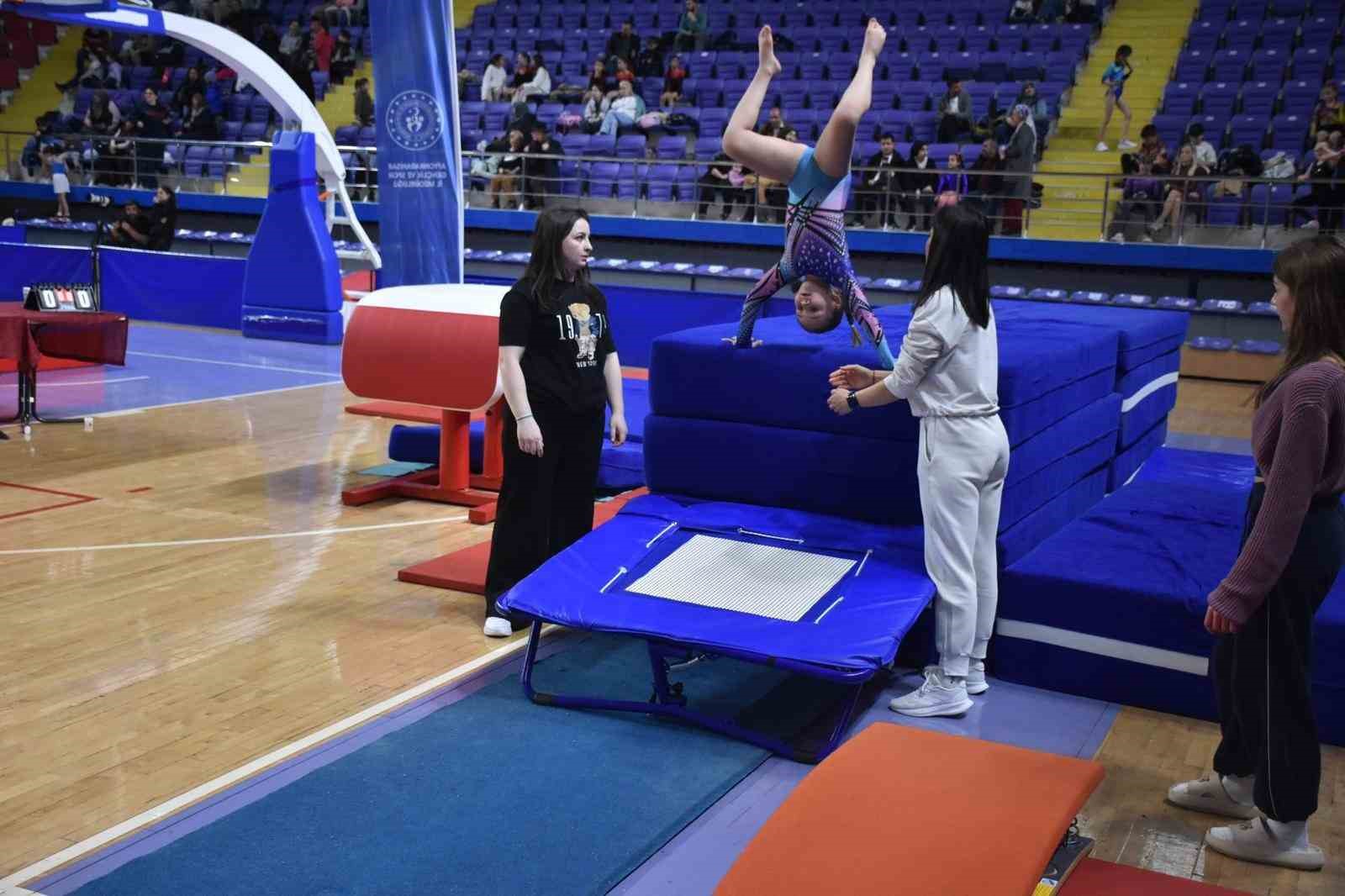 Cimnastik m&uuml;sabakaları tamamlandı
