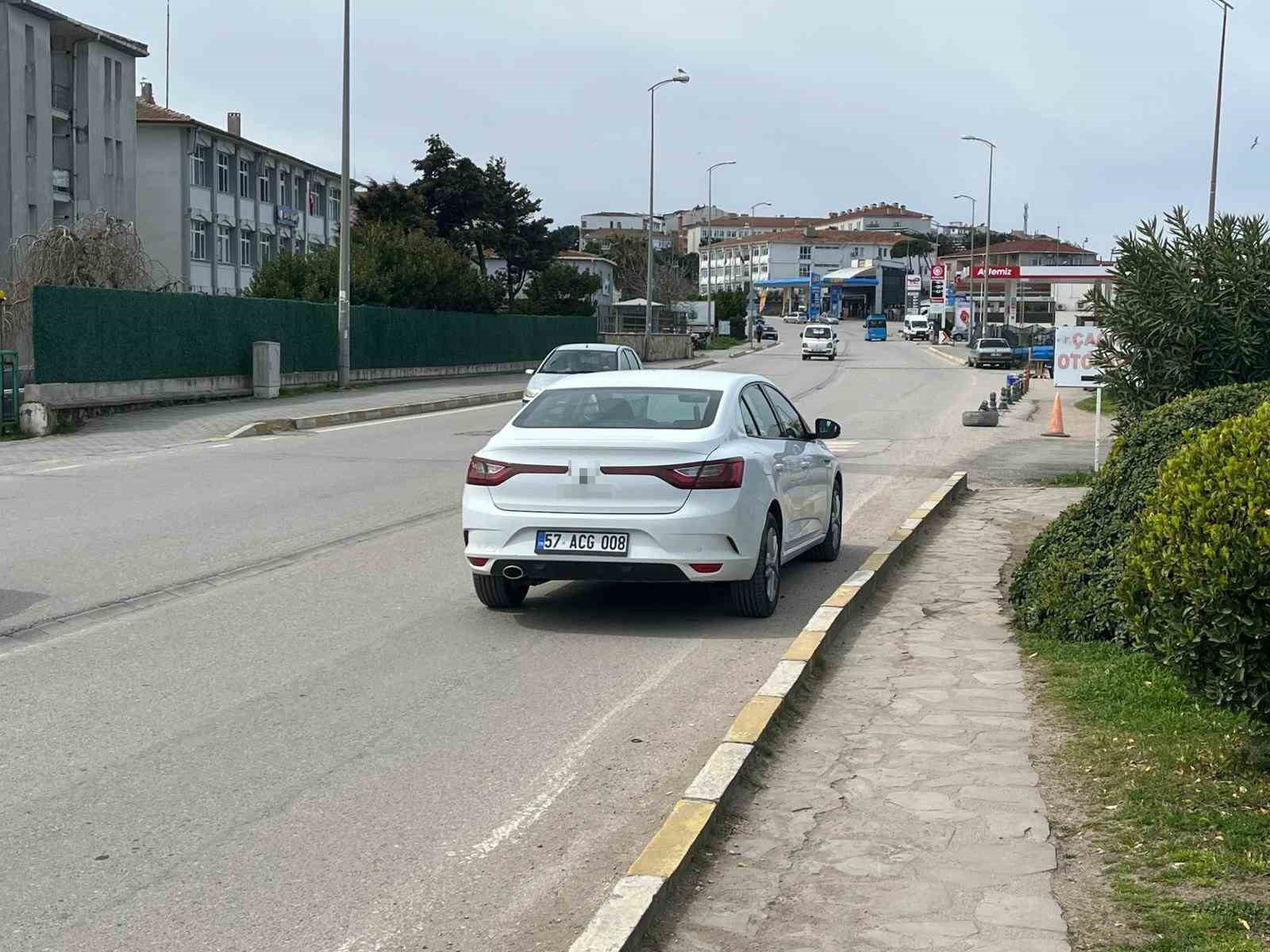 Sinop&rsquo;ta otomobil ile motosiklet &ccedil;arpıştı: 2 yaralı
