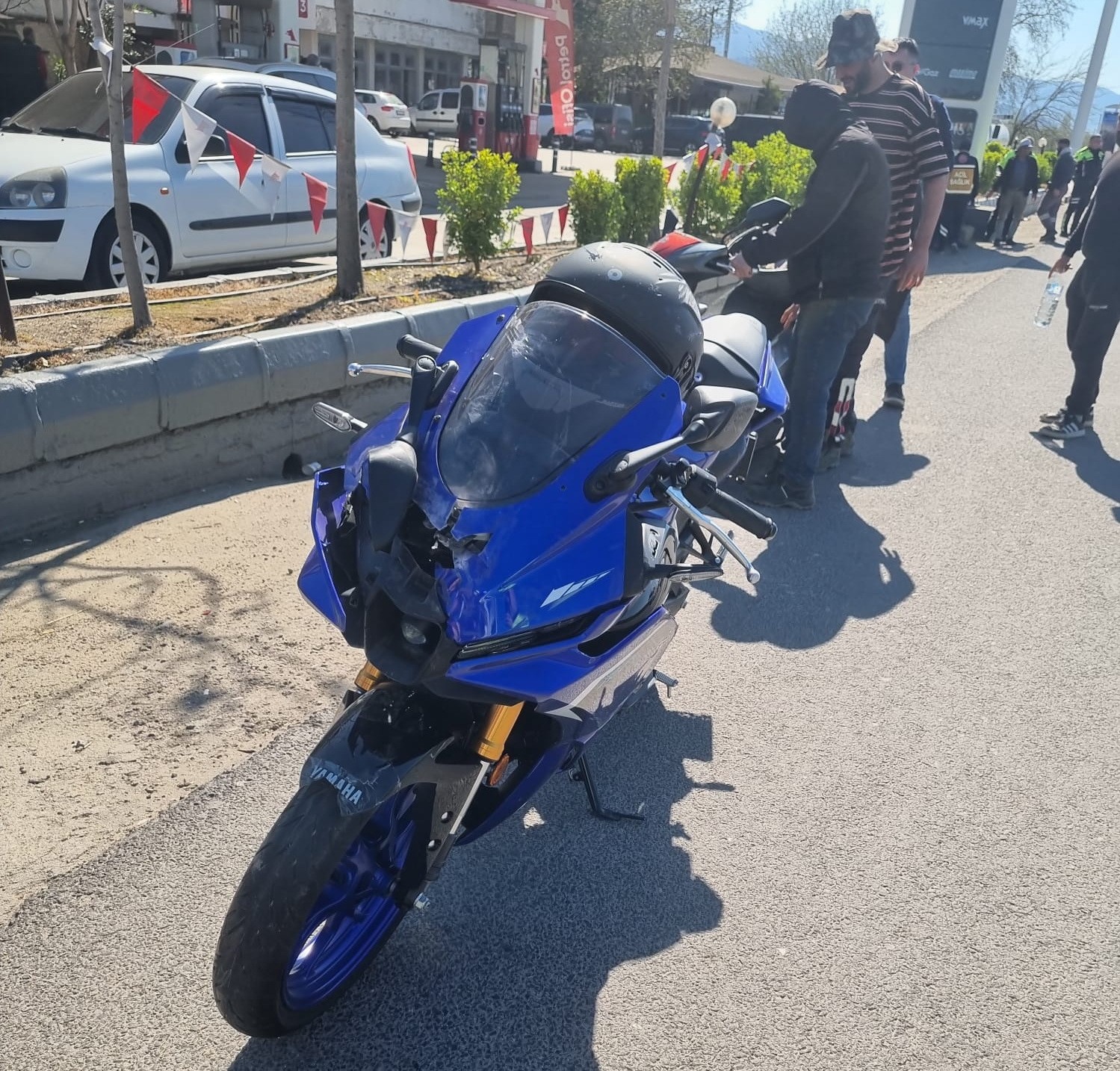 Salihli&rsquo;de ekobis ve motosiklet &ccedil;arpıştı: 3 yaralı
