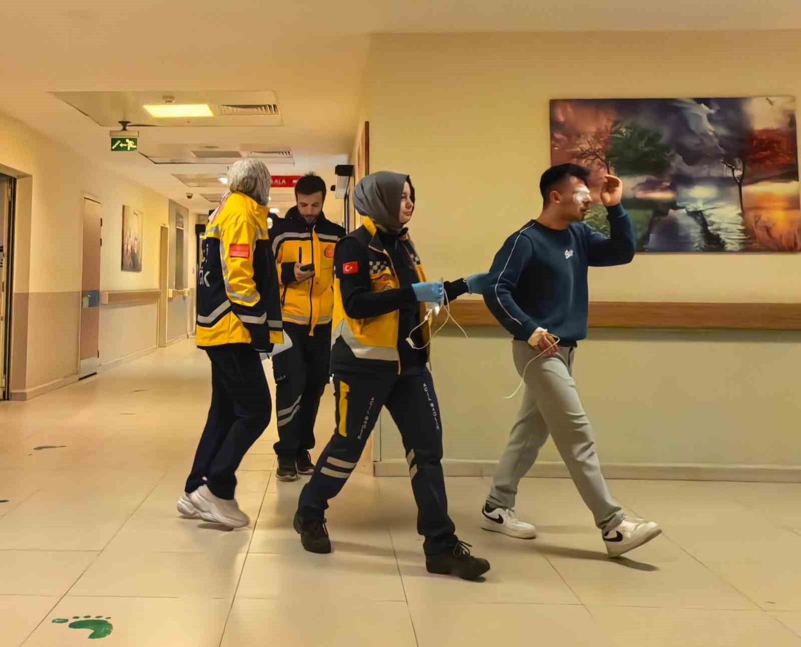 Bursa&rsquo;da kesim makinesinden fırlayan par&ccedil;a iş&ccedil;inin g&ouml;z&uuml;ne saplandı
