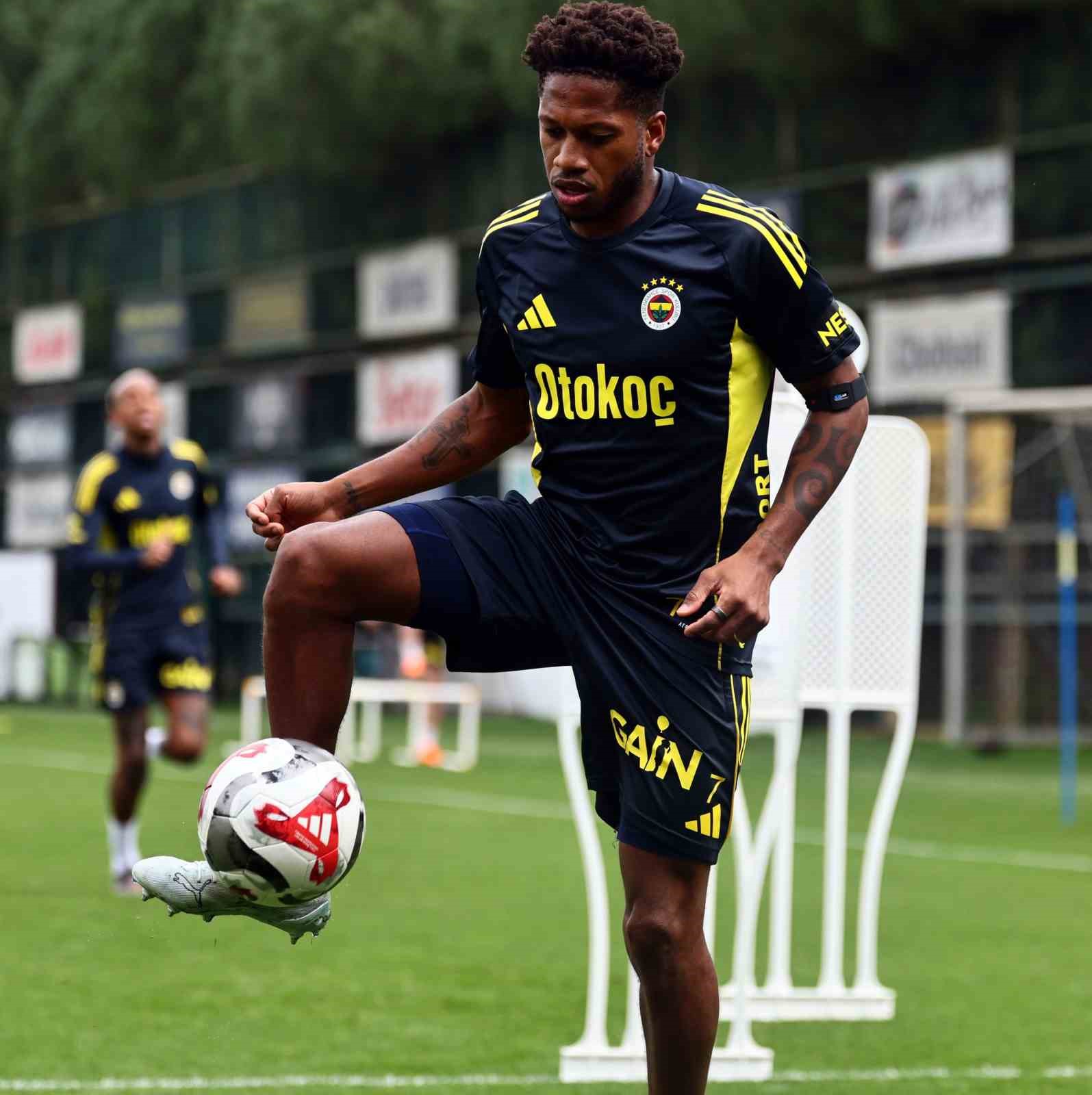 Fenerbah&ccedil;e, Kayserispor ma&ccedil;ı hazırlıklarını s&uuml;rd&uuml;rd&uuml;
