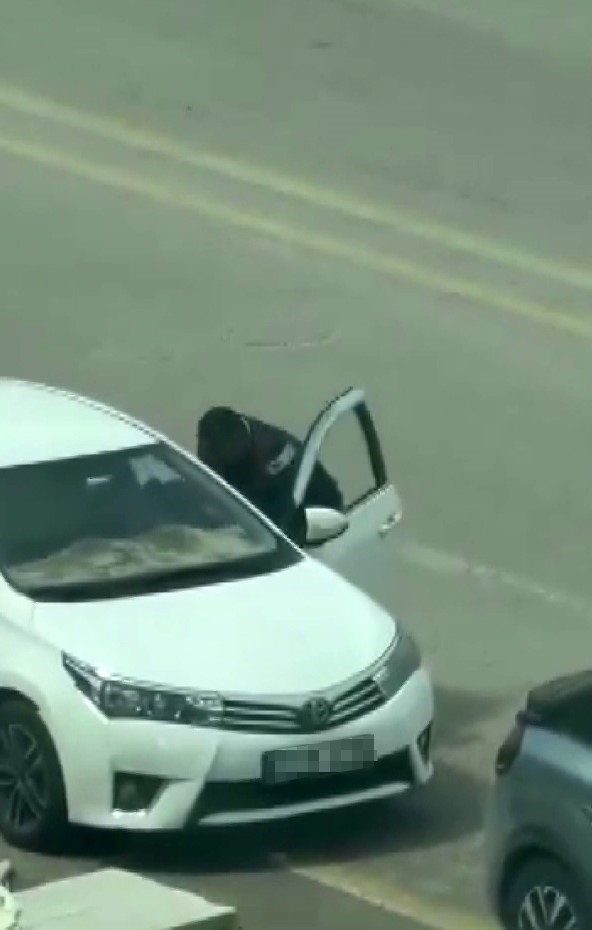 Gaziantep&rsquo;te trafikte yaşanan şiddet olayı cep telefonu kamerasında
