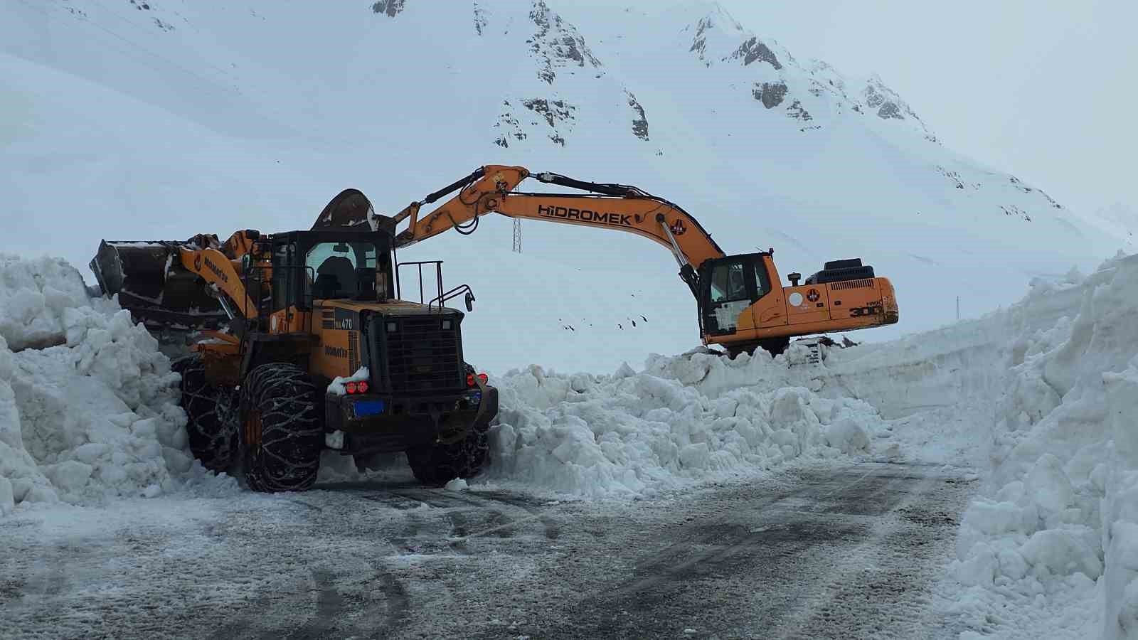 Bah&ccedil;esaray yolunda &ccedil;alışma yeniden başladı
