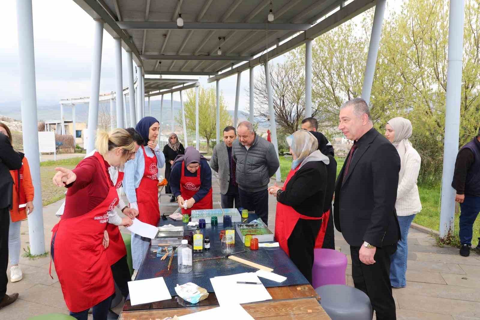 Şehit yakınları ve gaziler, Perre Antik Kenti&rsquo;nde ebru sanatıyla buluştu
