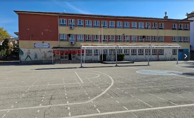 &Ouml;ğretmenlerin Heimlich manevrası, &ouml;ğrencinin hayatını kurtardı
