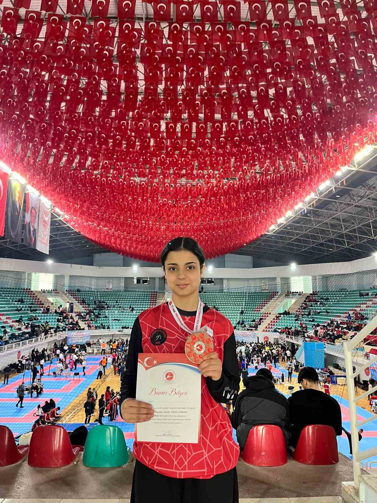 Kick Boks T&uuml;rkiye Şampiyonası&rsquo;nda Niğde&rsquo;ye gurur veren başarı
