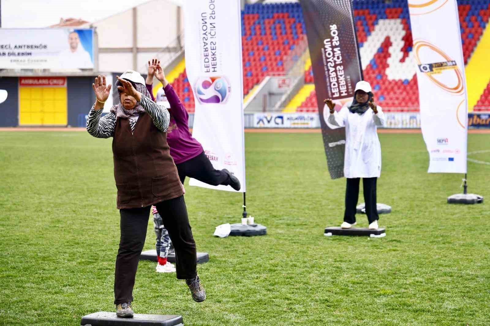D&uuml;nya Sağlık G&uuml;n&uuml;&rsquo;nde "Koşabiliyorken Koş" y&uuml;r&uuml;y&uuml;ş&uuml;ne yoğun ilgi
