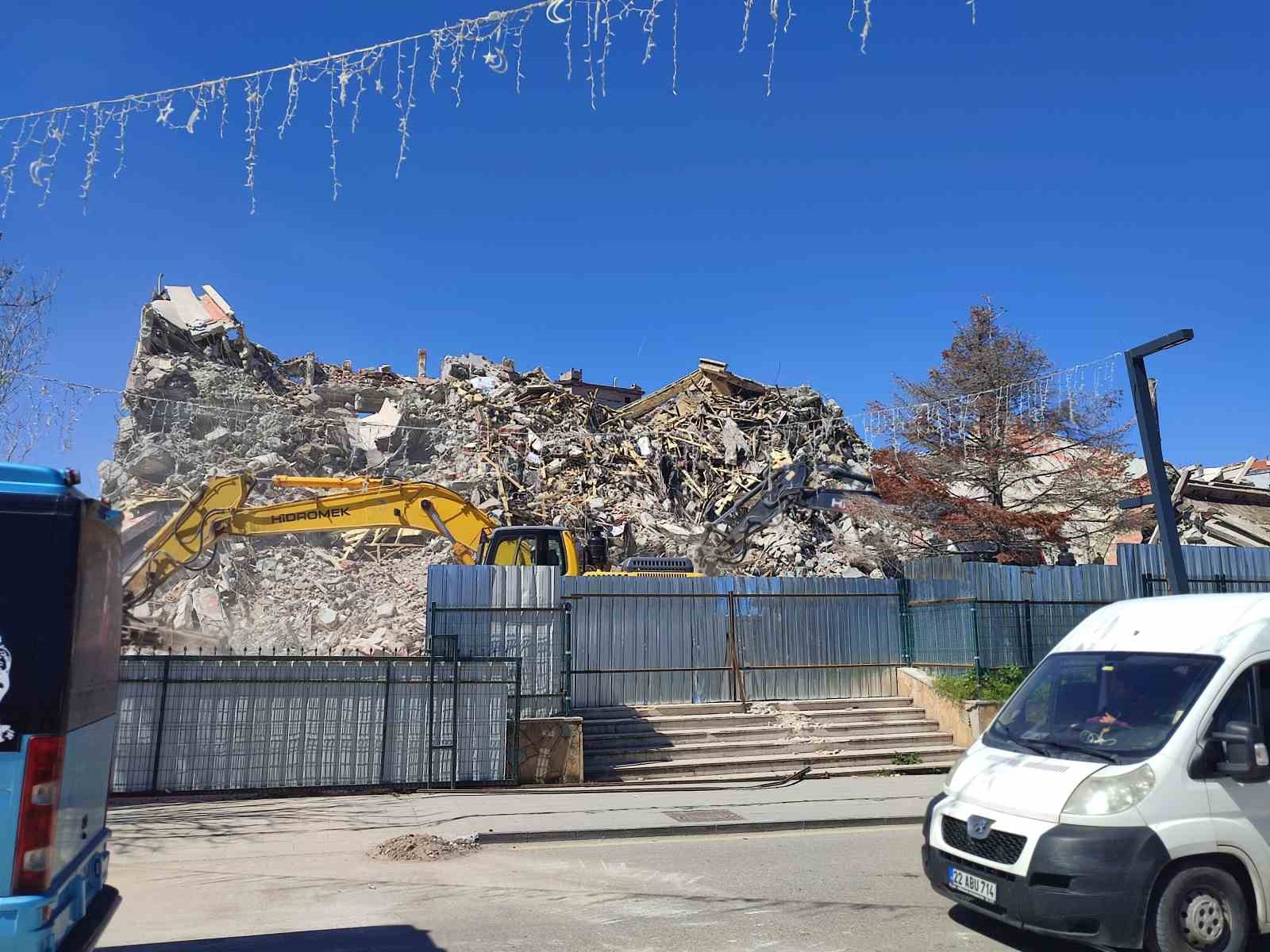 Keşan&rsquo;da tehlikeli yıkıma 160 bin TL ceza kesildi
