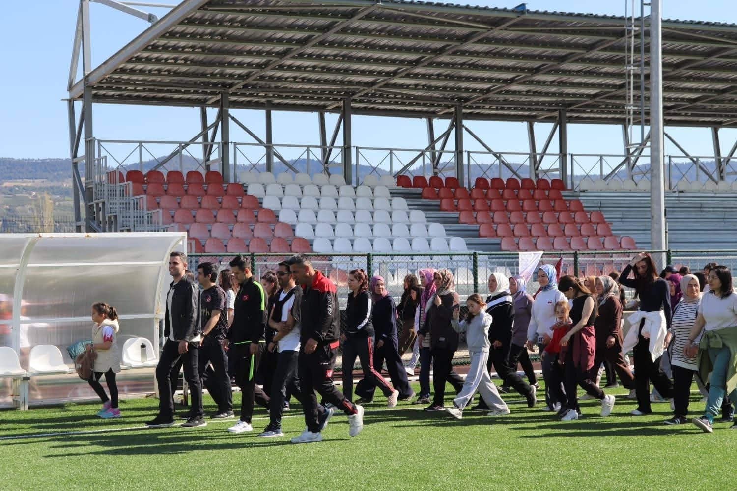 D&uuml;nya Sağlık G&uuml;n&uuml;&rsquo;n&uuml; y&uuml;r&uuml;yerek kutladılar
