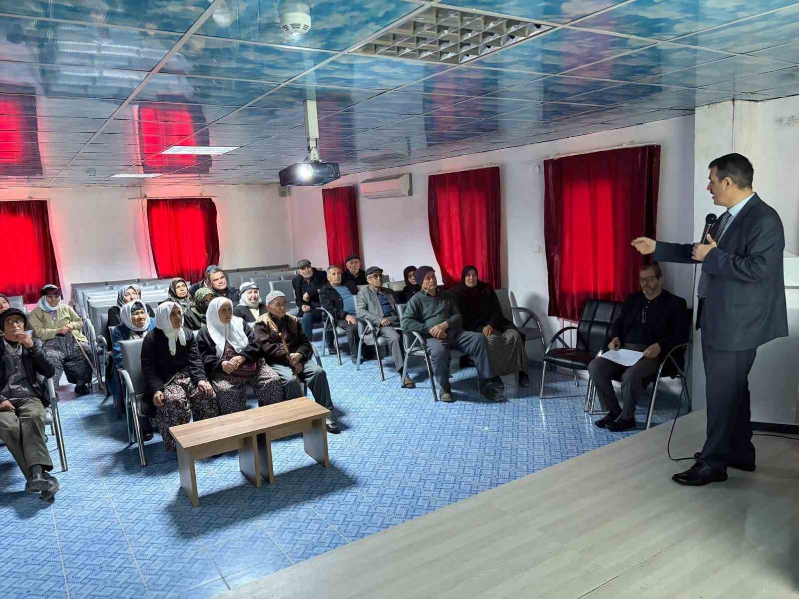 Selendi&rsquo;de hacı adaylarına eğitim semineri
