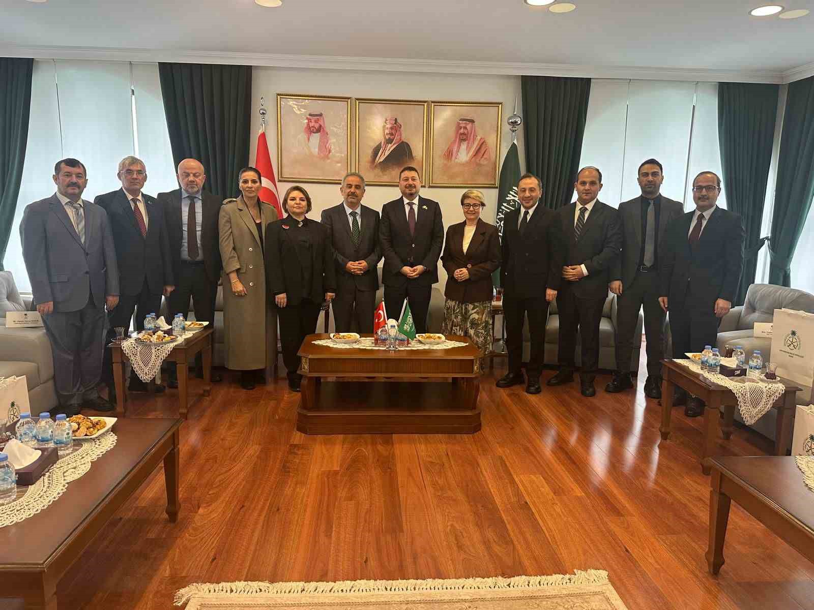 Suudi Arabistan B&uuml;y&uuml;kel&ccedil;isi Abualnasr: "Krallık, T&uuml;rkiye ve diğer &uuml;lkelerle savaşın sona erdirilmesi ve b&ouml;lgesel istikrarın yeniden tesis edilmesine katkı sağlamaya devam etmektedir"
