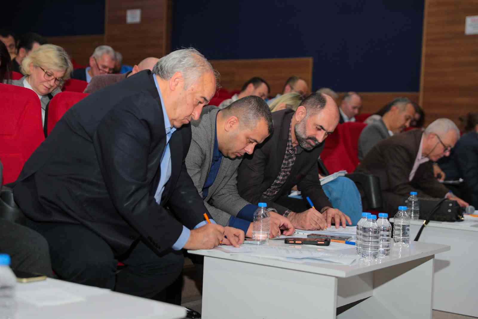 Aliağa meclisinde enc&uuml;men ve komisyon &uuml;yeleri belirlendi
