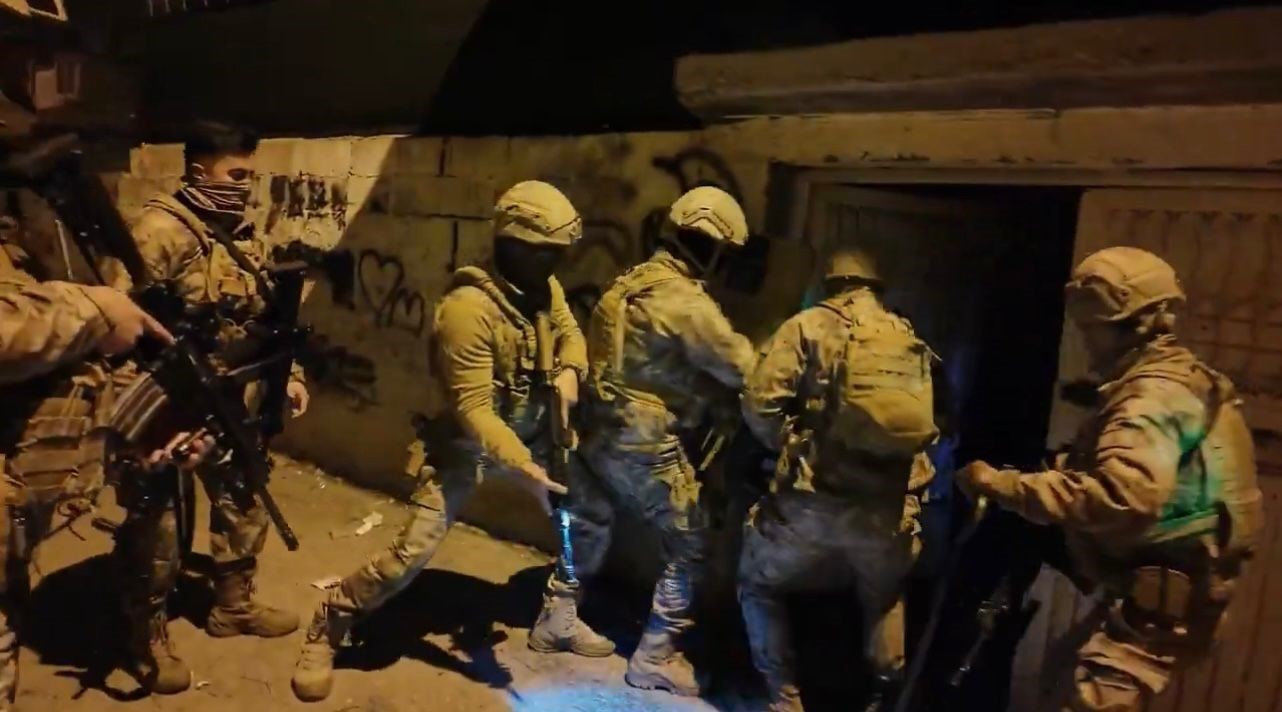 Tarsus&rsquo;ta narkotik operasyonu: 95 ş&uuml;pheli deşifre edildi, 40 tutuklama
