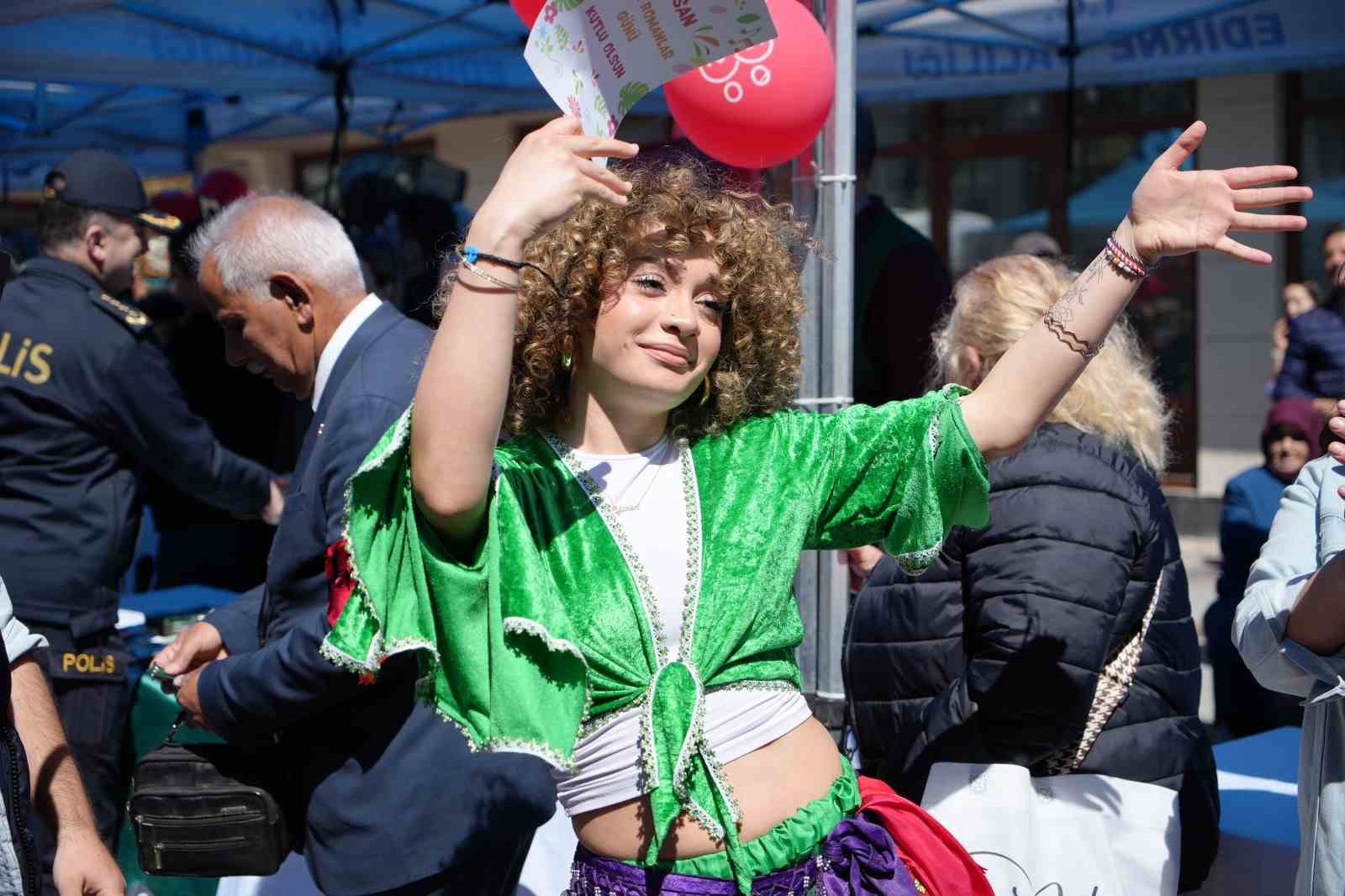 Edirne&rsquo;de D&uuml;nya Romanlar G&uuml;n&uuml;&rsquo;nde renkli g&ouml;r&uuml;nt&uuml;ler
