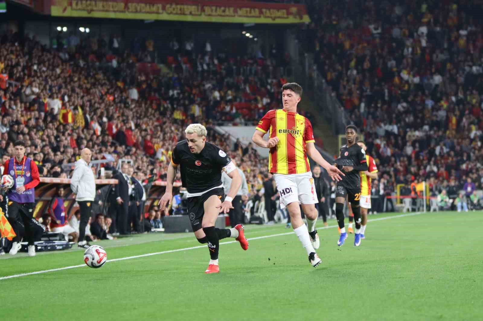Trendyol S&uuml;per Lig: G&ouml;ztepe: 0 - Galatasaray: 2 (İlk yarı)
