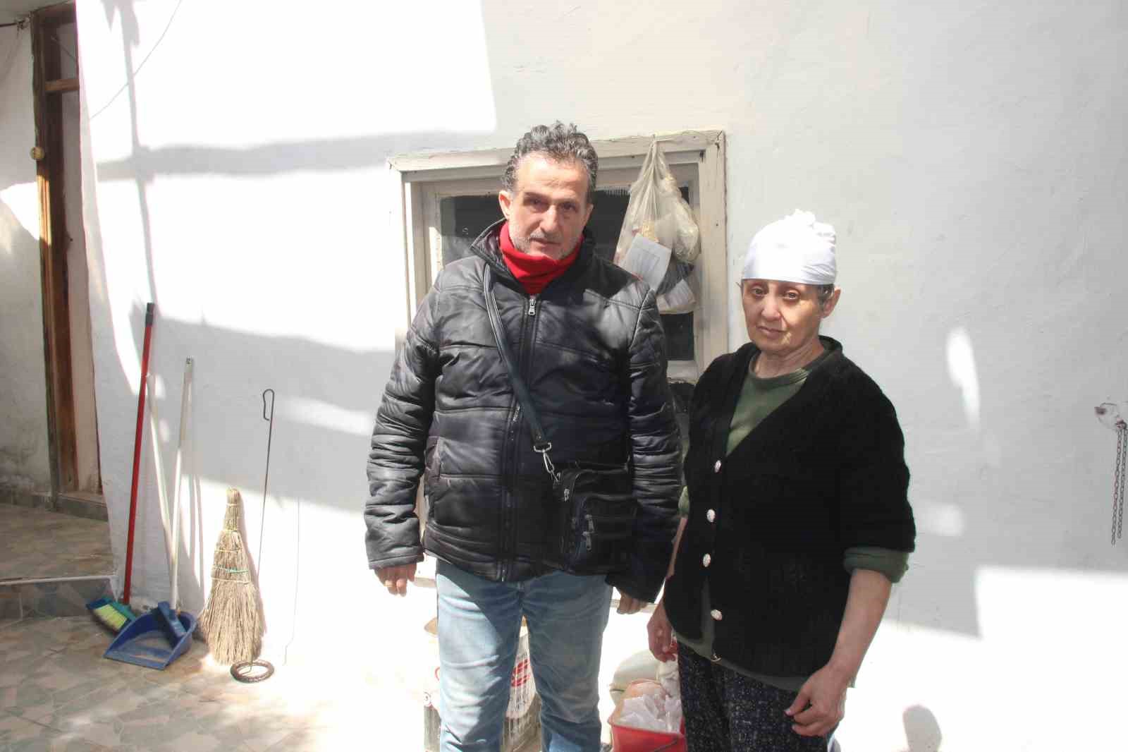 Menteşe’de küle dönen evleri için iki kardeş yardım bekliyor